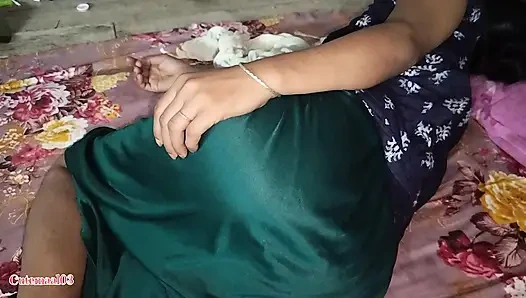 Istri teman yang menarik mengisap keras.