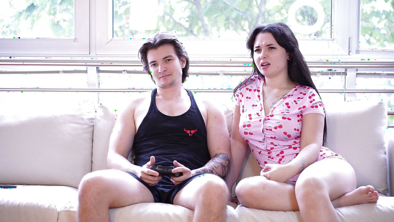 의붓여동생이 계약을 위반해서 제가 Gta6를 플레이하는 것을 허락하지 않았습니다