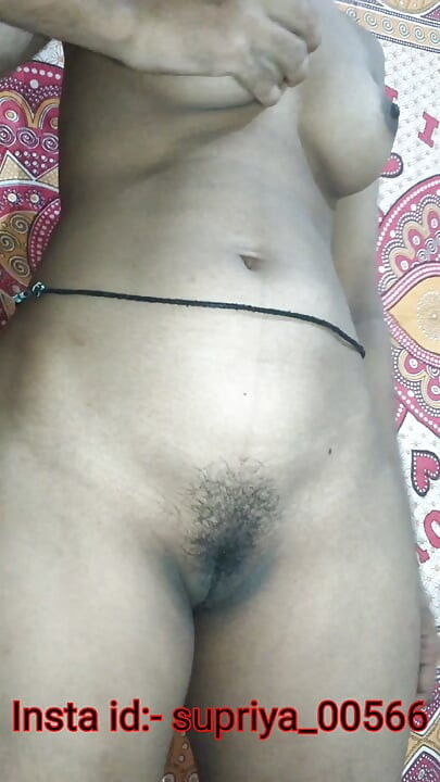 Apni biwi ki chut chaati