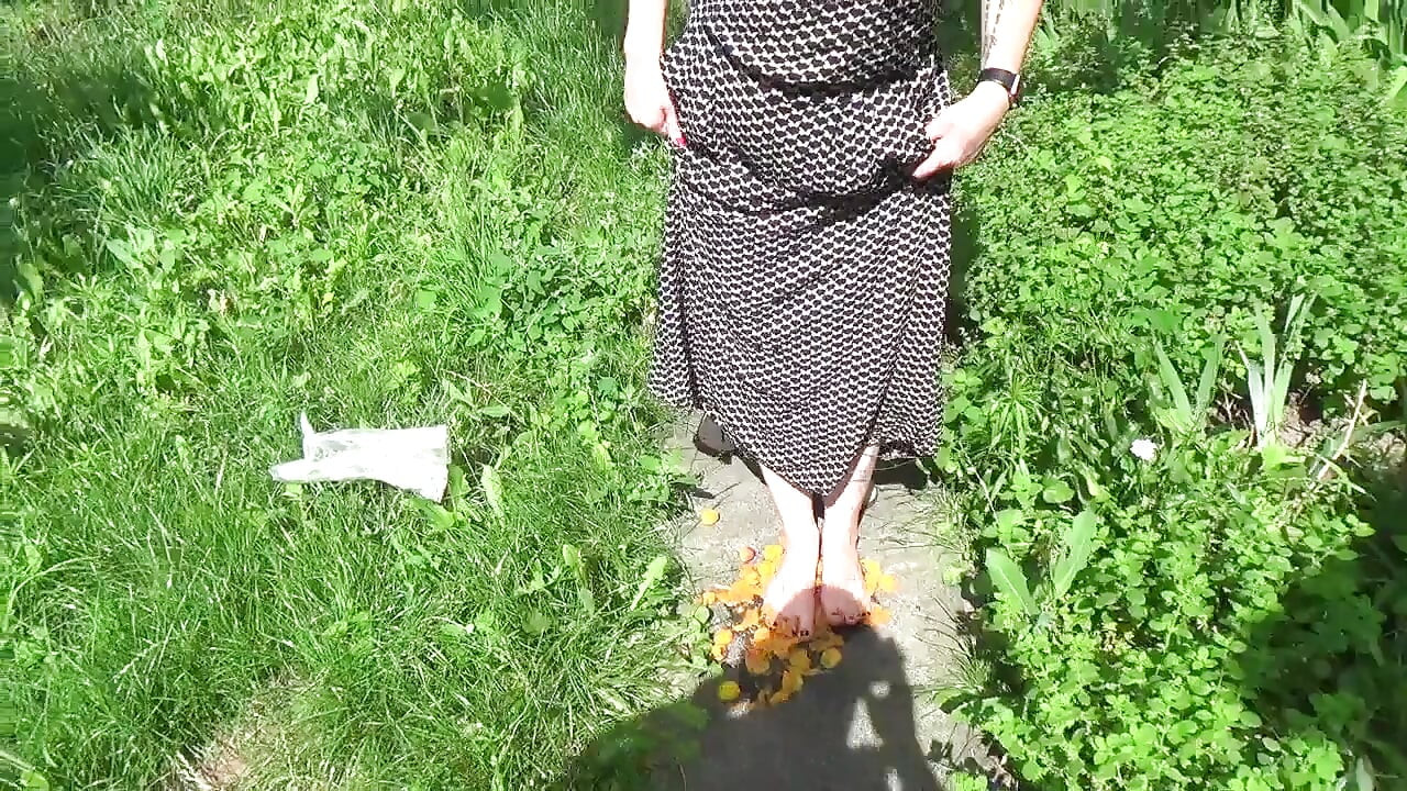 I will feed you from my feets & toes! Apricots crush outdoor!