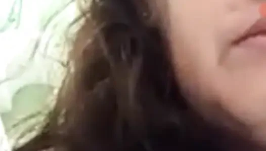 Sabahın erken saatlerinde işe hazırlanıyor önce banyo yapıyor