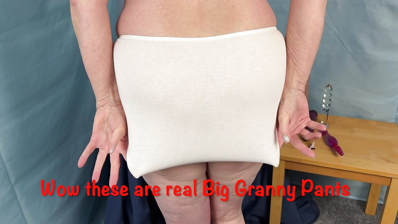 Mrs Mature Feet and her Big Granny Pants 491