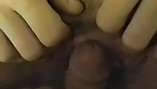 Elbisesi içinde bir damsel kurtarıyor
