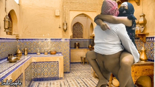 Suudi koca ve İranlı evli kadın mutfakta