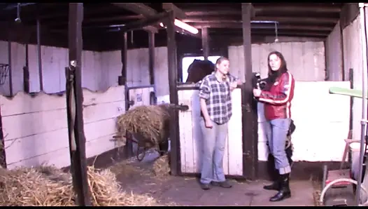 Blonde deutsche MILF-hausfrau mit dickem arsch wird anal geritten