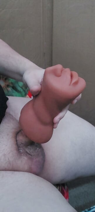 Brincando com meu pau pequeno até gozar