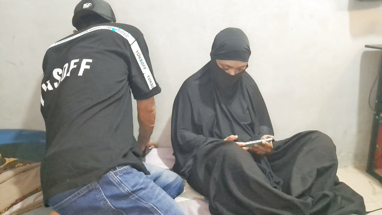An Asian Muslim Aunt Fucking With A Man In A Hat