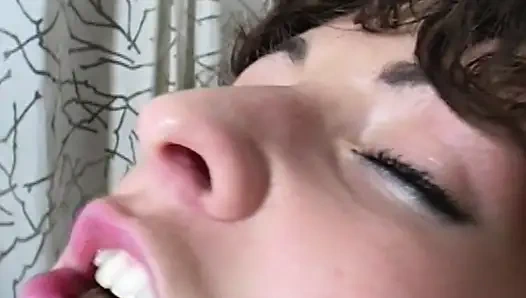 Açgözlü erkek delisi ahlaksız bir sürtük gibi kalın yarağa biniyor