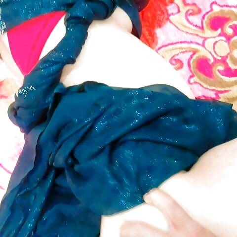 Desi indijska svastika vara sa dečkom za njegov veliki kurac, ali ga je njen muž uhvatio sa dečkom