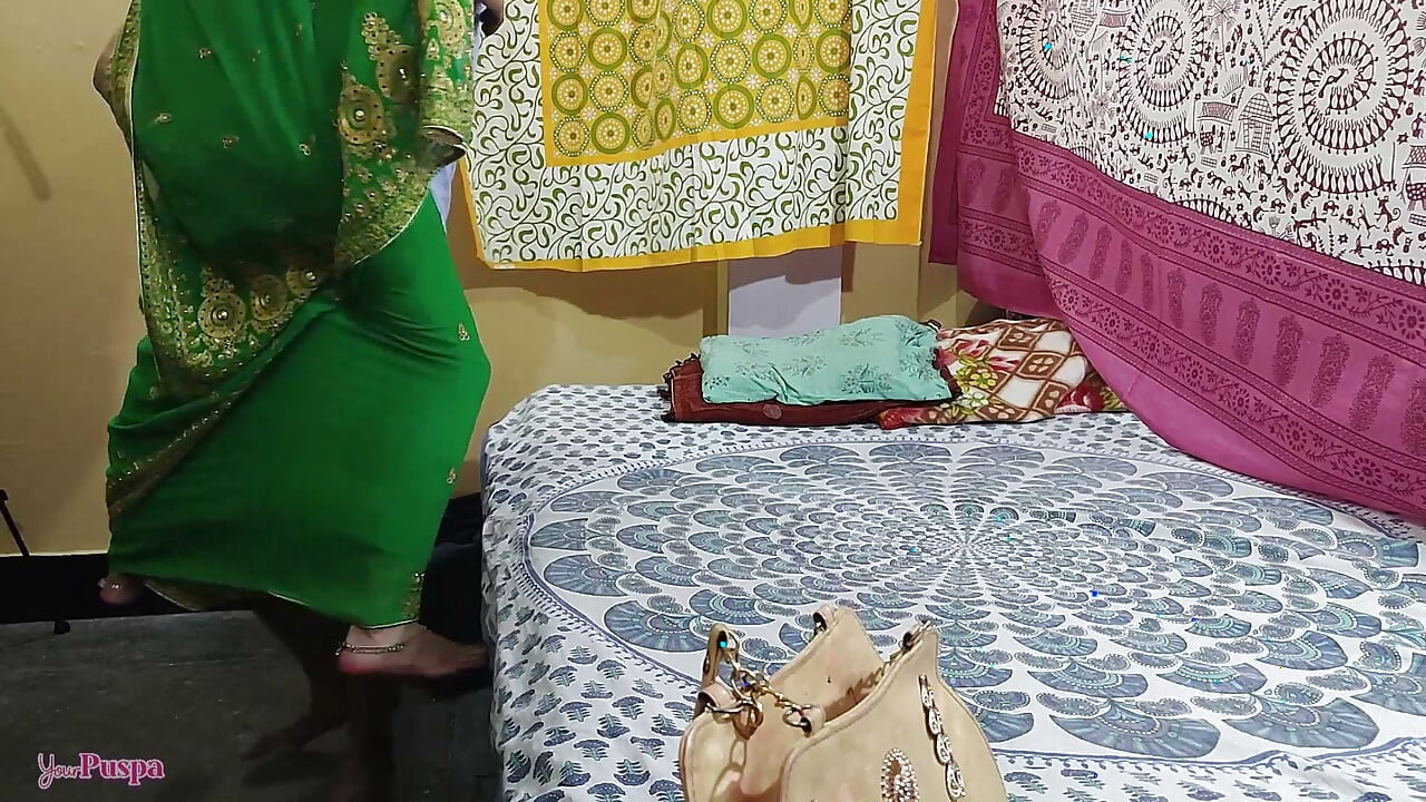 Naraz Bangla biwi ko sasur ne mayeke jane se roka, bahu ne sab bataya, sasur gets hardfuck her husaband outside home for job