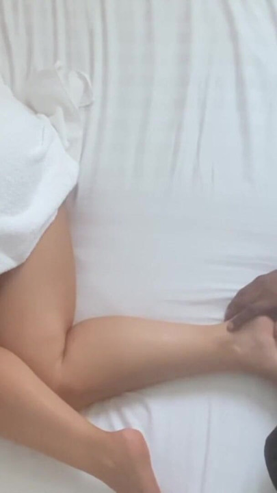 Hot Spanish Milf Catalina FT invites BBC for Oil feet massage Back home - Sensual Massage | Clip 1