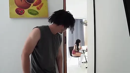 Aku ngentot pantat adik tiriku sendiri gara-gara nggak bisa dientot sama abang tiriku sendiri