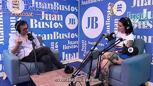 Blaze Rager juan bustos podcast'inde büyük yarakla sert anal seks seviyor