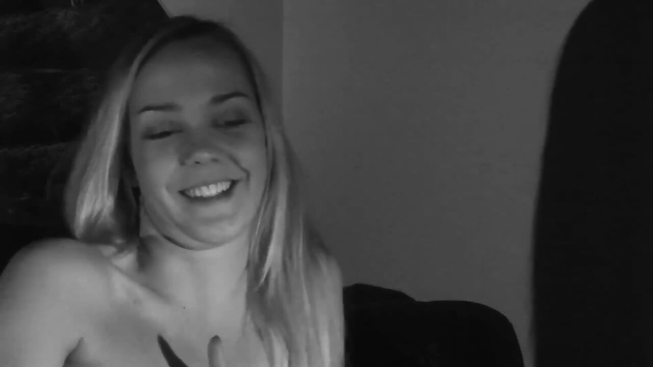 Loira beleza controlando orgasmo