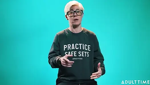 Wie man eine Zustimmungssitzung auf einem Erwachsenenfilm-Set führt - Erwachsenen-Zeit-Performer-Center