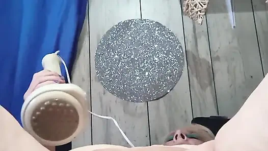 Geile schlampe benutzt 3, um ihre fiesen bedürfnisse zu befriedigen