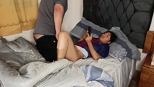 Perulu üniversiteli kızın kalçaları yatağında sert seks istiyor