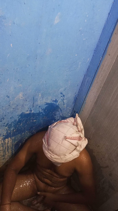 Devar aur bhabhi ne in bathroom pusssy clean | Clip 1