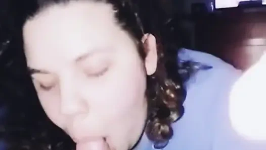 Meine unterwürfige bbw-Freundin lutscht mich