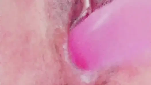 Я обожаю играть с моей сливочной киской одна