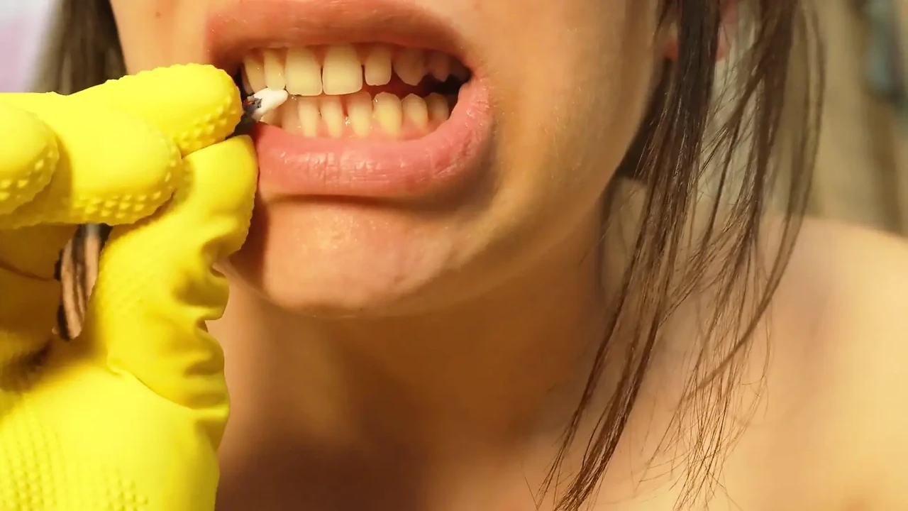 Giantess Girl Traps Tiny Humans in a Box for Her Amusement