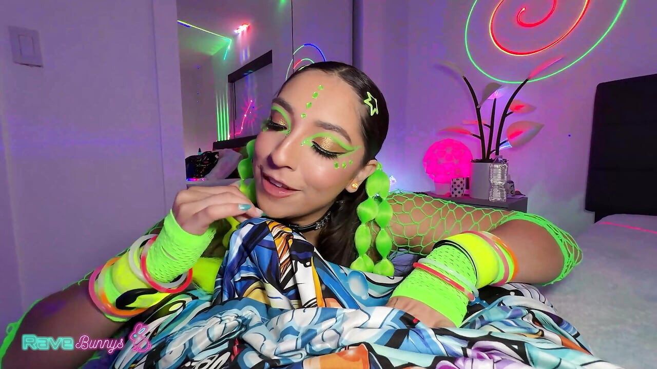 Tøs med gennemborende øjne, Madison Wilde tager DJ'en med på en tur!