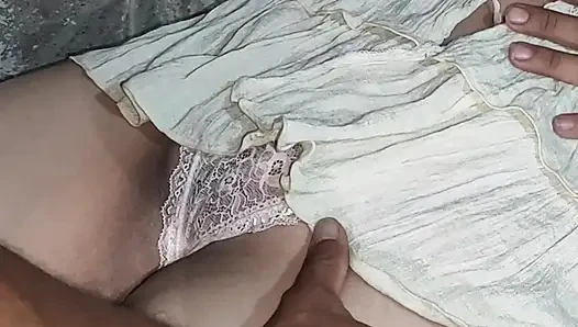 Virgin of +18 Rubs my Vaginal Lips and we end up having Sex in amateur homemade video.