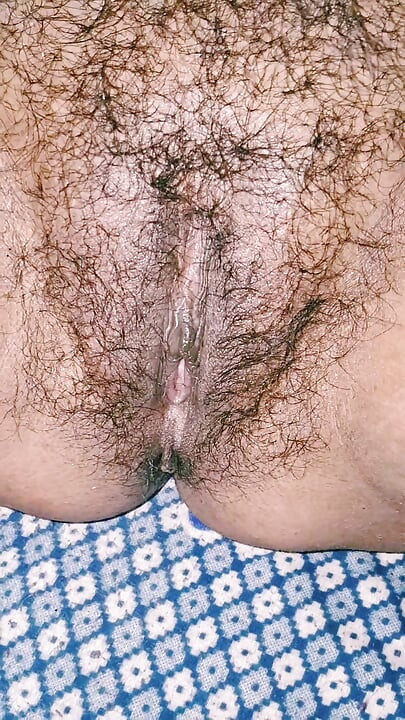 Very Hot Desi Big Boobs Hairy Pussy Bhabhi Inserting Dildo