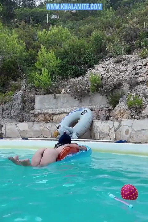 Aku ngentot pria ini dari kolam renang di marseille - ngintip cewek perancis ngentot habis-habisan - pov