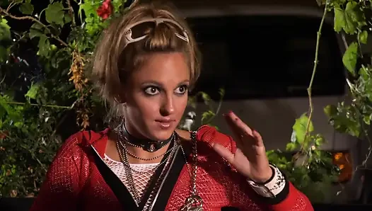 Sinnliche blondine mit kleinen titten bekommt ihre muschi hardcore befriedigt