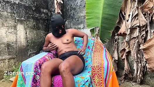 Горячий африканский трах на улице в горячую погоду