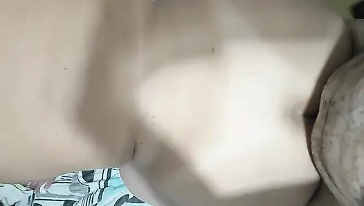 Tombul tombul pawg ilk büyük yarakla sikişiyor