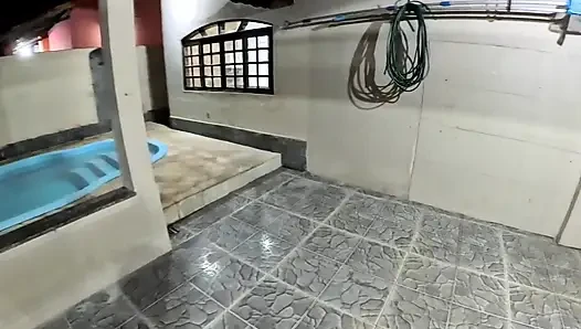 Брокер. Продажа домов в эти дни не легко.