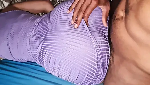 Baldız evde yalnız kaldı, beni külotsuz kısa bir elbiseyle kışkırtmak için odasının kapısını açık bıraktı