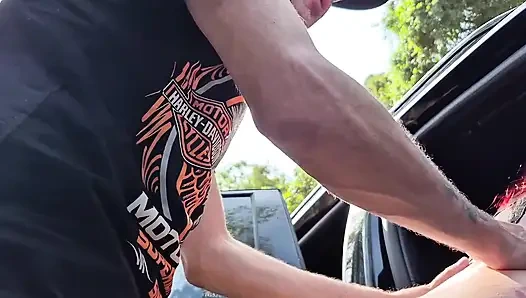 Eşime doğru sokakta bir arabayı durdurdum!