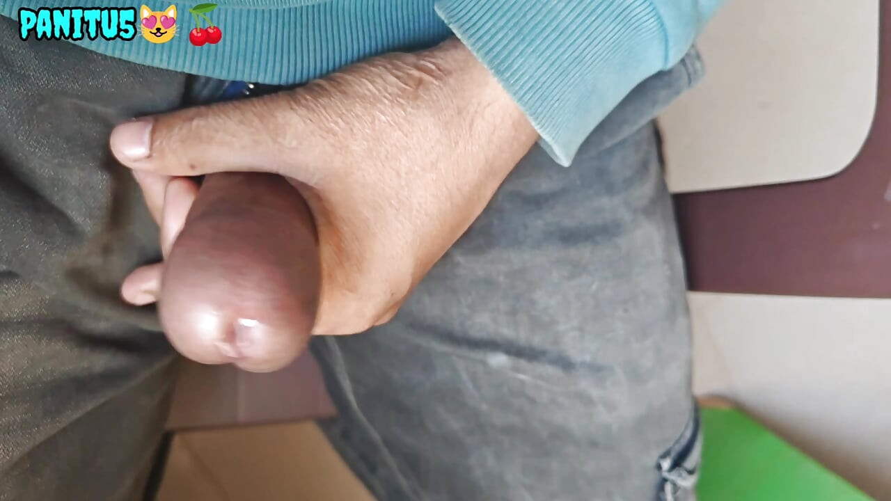 Kız yarağımı kızın götüne sokarken yüksek sesle çığlık attı.