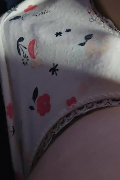 Pustila je stranca da gurne svoj penis u njezine gaćice u podzemnoj željeznici.