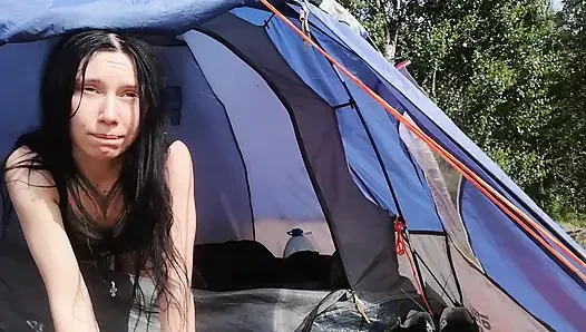 соло-киска на природе