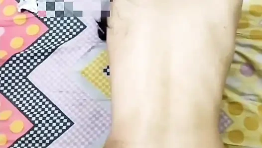 Nidhi erkek arkadaşı tarafından büyük siyah yarağıyla sikiliyor