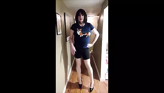 Tişörtlü ve şortlu t-girl