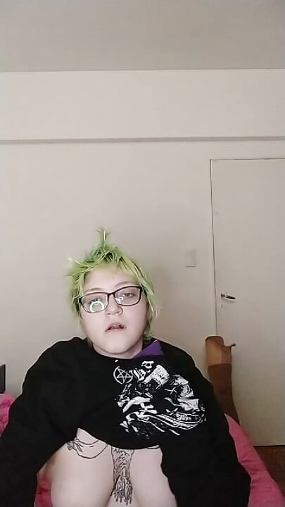 Double amputee masturbates screaming for cock!