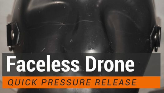 Anonieme rubberen drone die zijn lading schiet