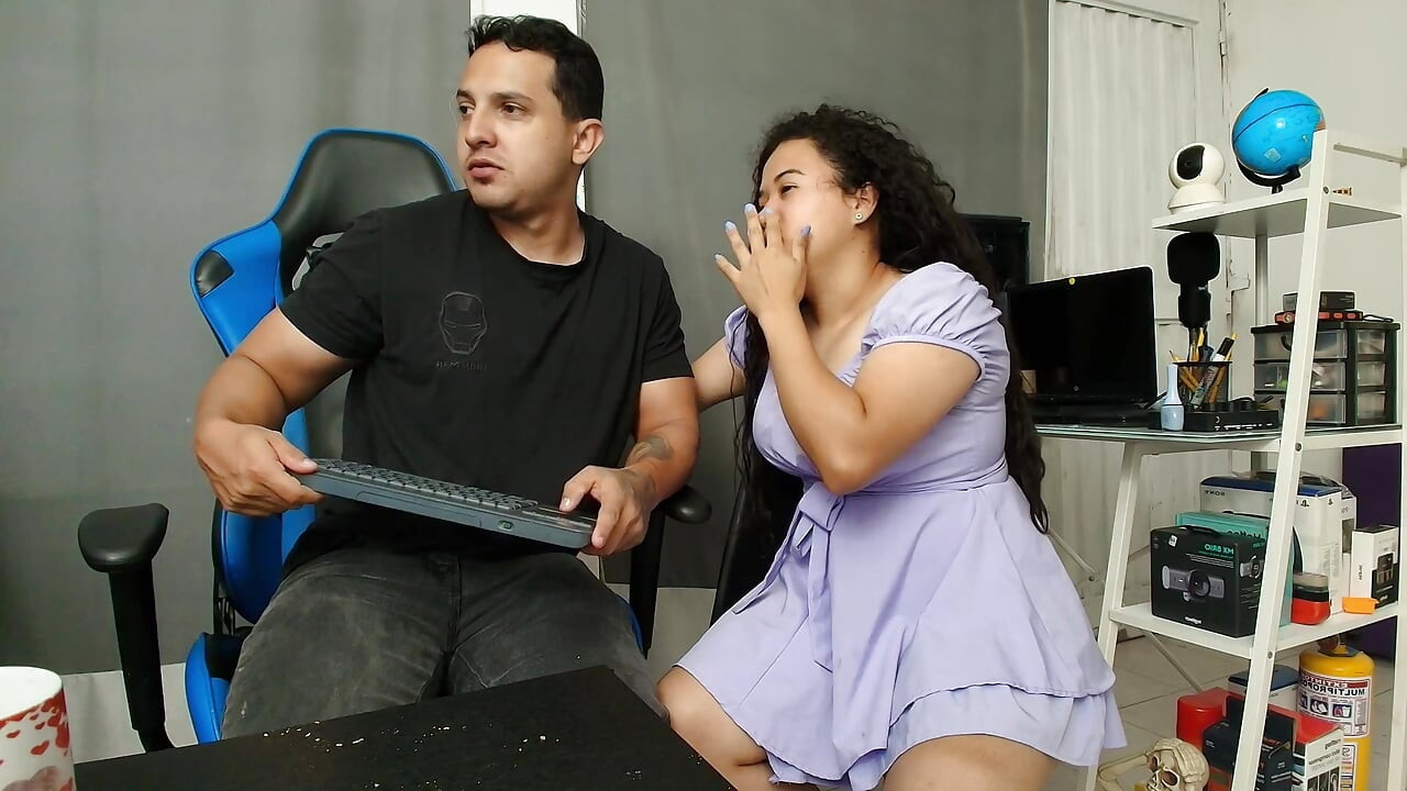 Amigo do escritório fica muito sexy me aquece
