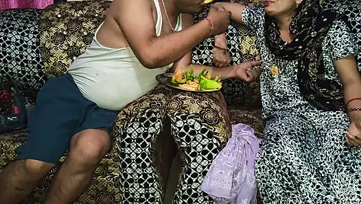 Bhabhi Ne Elektrik Adamı Ko Khurbuja Khlya Xvideo Romantizmi