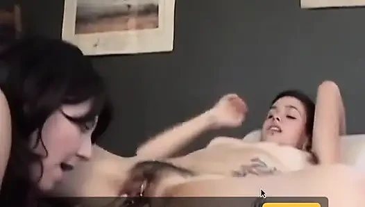 Jezebel ve Isabell edepsizce eğleniyor