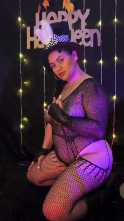 Your horny milf in halloween