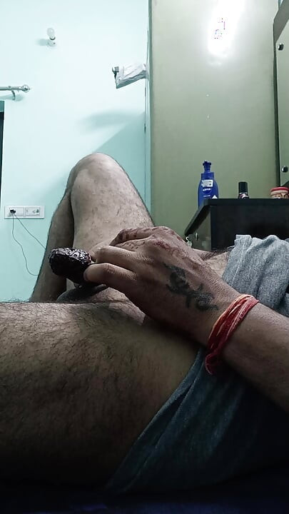 Indischer desi-mann genießt dusche und sex