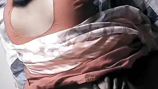 Seksi büyük götlü Hintli teyze domaltarak sikişiyor derleme videoları