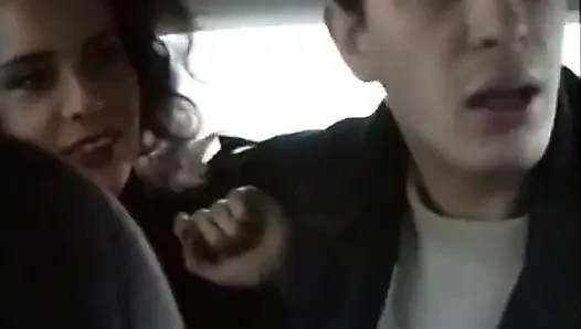 Скачка на такси, которая заканчивается горячим тройником