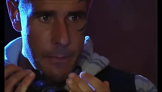 Pantat bahenol tante seksi rambut pirang ini dientot habis-habisan sama orang asing di bar